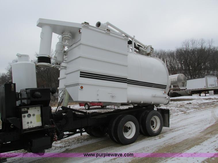 image for item I4086 1998 Volvo WG 64 Jetter vacuum truck