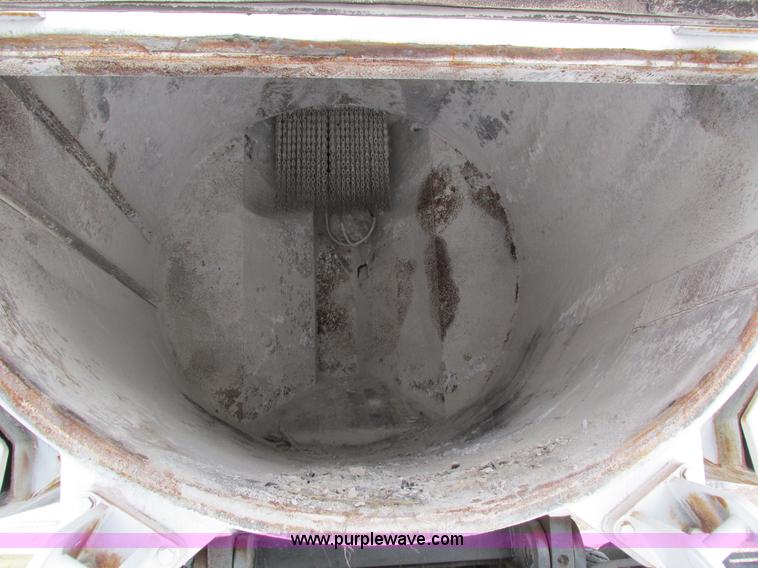 image for item I4086 1998 Volvo WG 64 Jetter vacuum truck