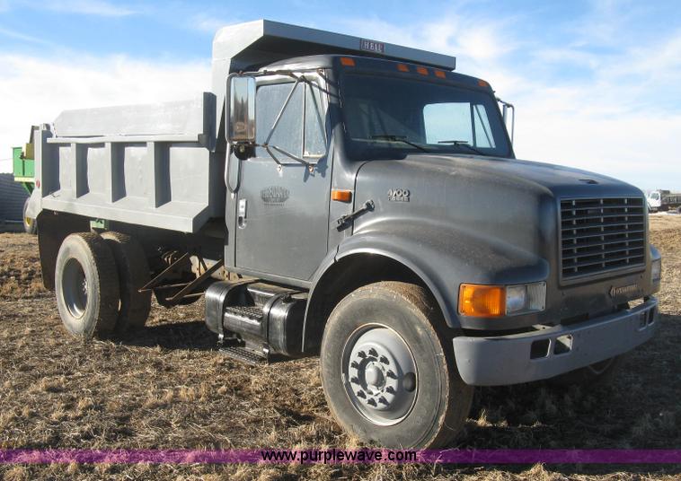 image for item K2782 1995 International 4700 dump truck