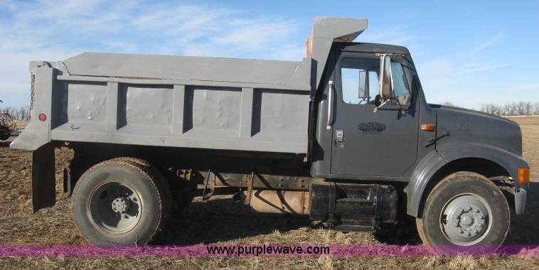 image for item K2782 1995 International 4700 dump truck