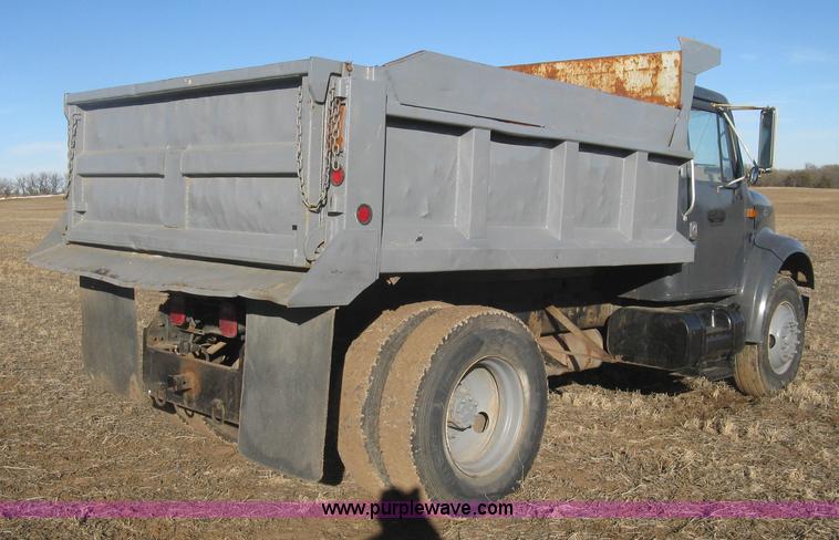 image for item K2782 1995 International 4700 dump truck
