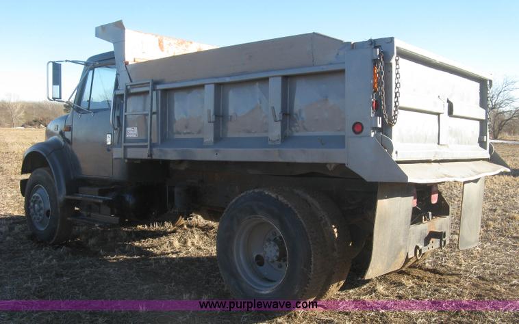 image for item K2782 1995 International 4700 dump truck