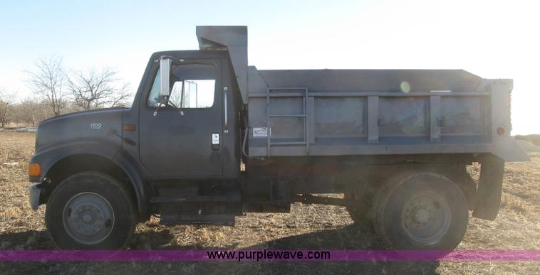 image for item K2782 1995 International 4700 dump truck
