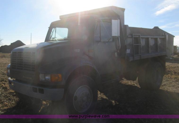 image for item K2782 1995 International 4700 dump truck