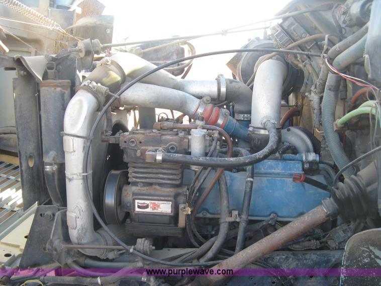 image for item K2782 1995 International 4700 dump truck