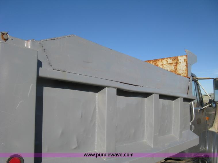 image for item K2782 1995 International 4700 dump truck