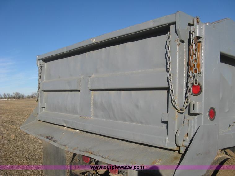 image for item K2782 1995 International 4700 dump truck