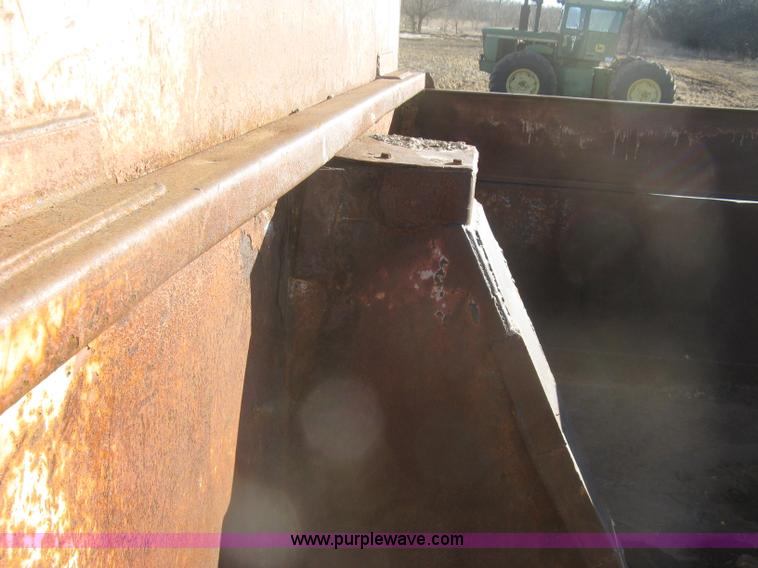 image for item K2782 1995 International 4700 dump truck