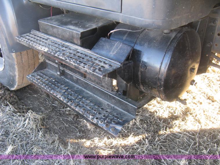 image for item K2782 1995 International 4700 dump truck