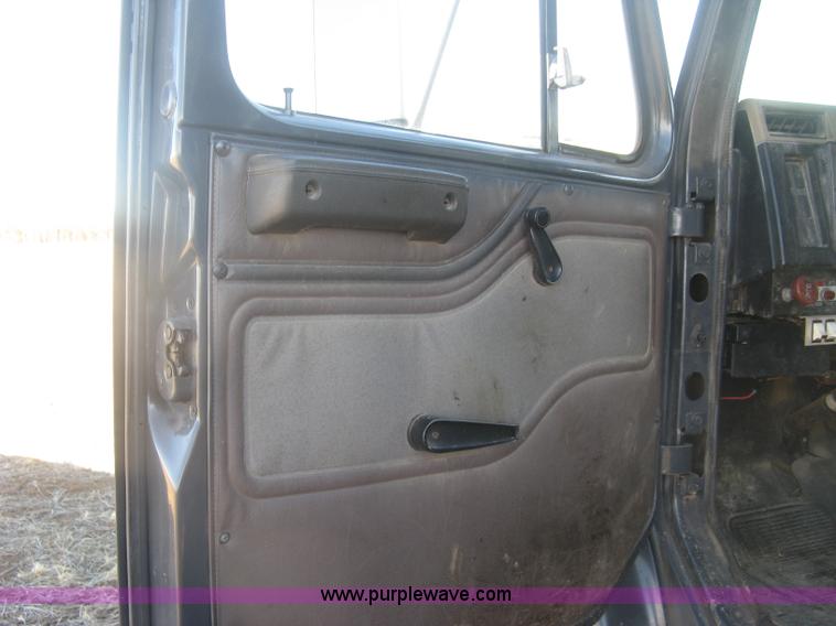 image for item K2782 1995 International 4700 dump truck