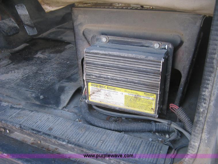 image for item K2782 1995 International 4700 dump truck