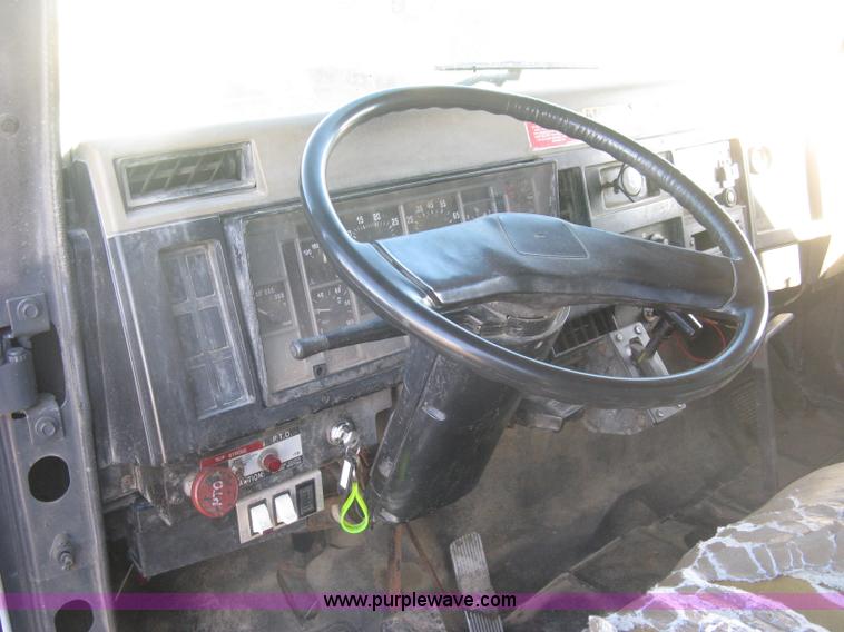 image for item K2782 1995 International 4700 dump truck