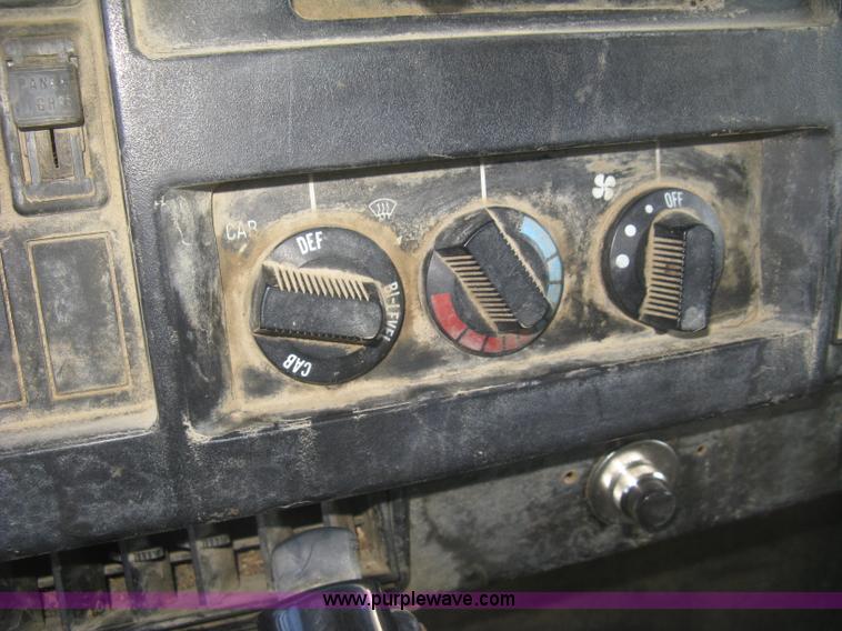 image for item K2782 1995 International 4700 dump truck