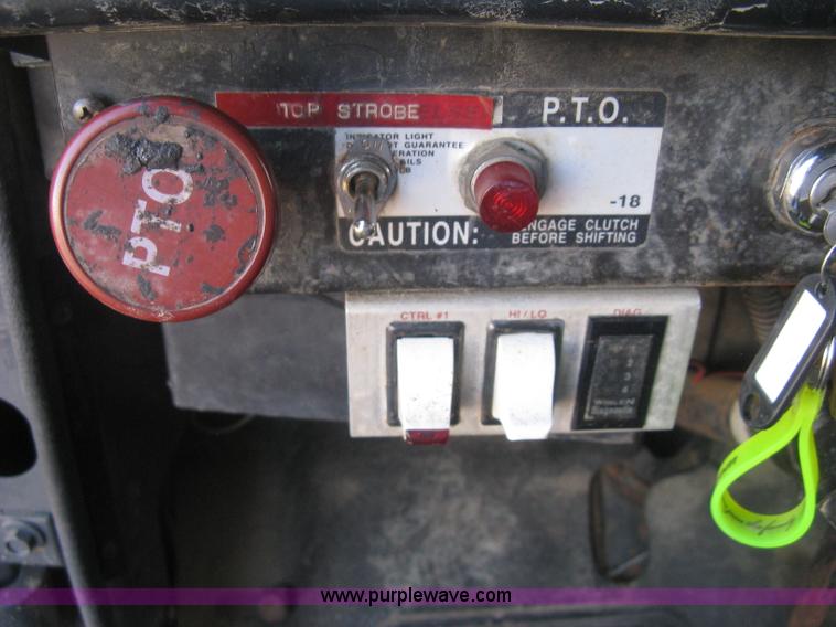 image for item K2782 1995 International 4700 dump truck