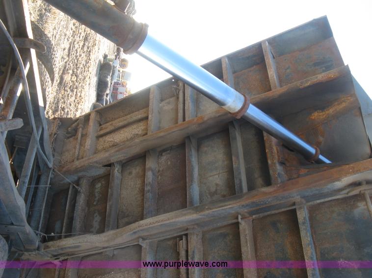 image for item K2782 1995 International 4700 dump truck