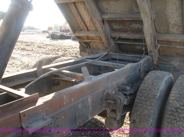 image for item K2782 1995 International 4700 dump truck