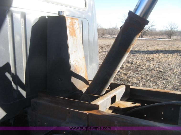 image for item K2782 1995 International 4700 dump truck