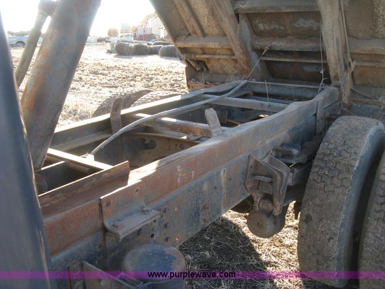 image for item K2782 1995 International 4700 dump truck