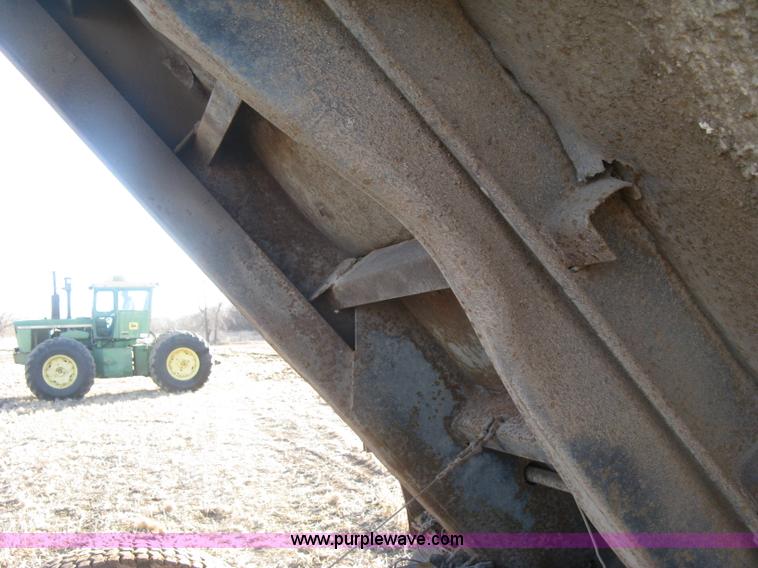 image for item K2782 1995 International 4700 dump truck