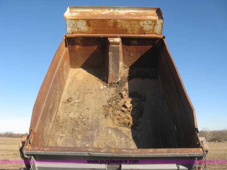 image for item K2782 1995 International 4700 dump truck