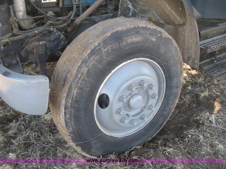 image for item K2782 1995 International 4700 dump truck