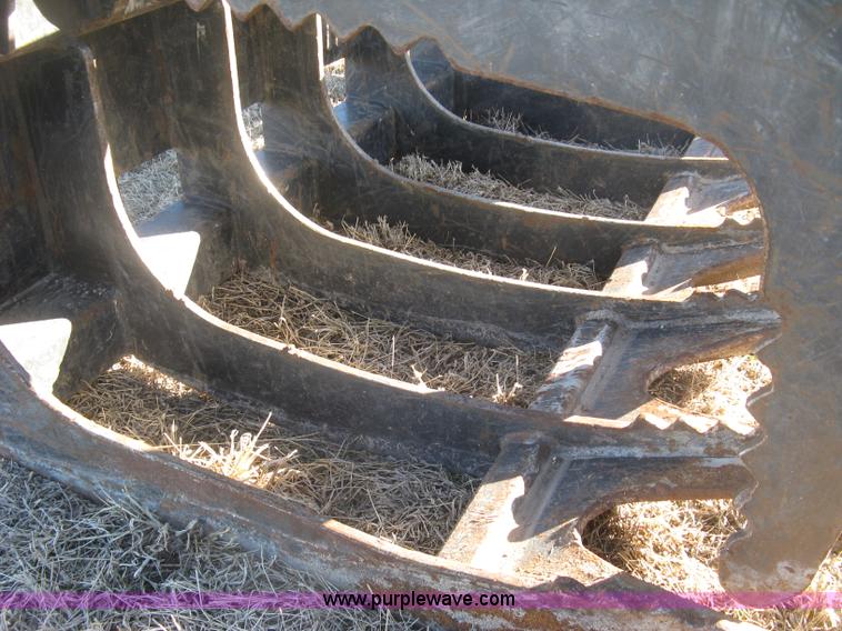 image for item K2784 Caterpillar 286-9300 root grapple bucket