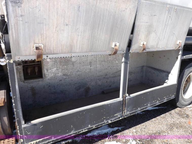 image for item K3031 1995 Ford LTS9000 fuel truck