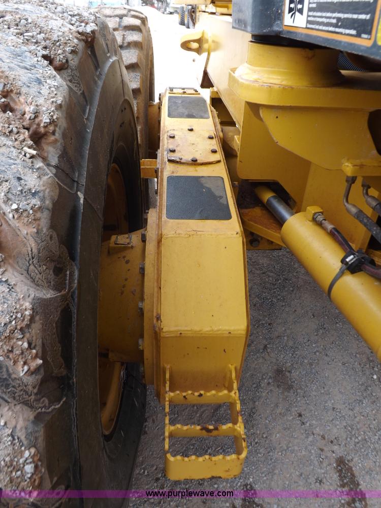 image for item K3115 2008 John Deere 772D articulated motor grader