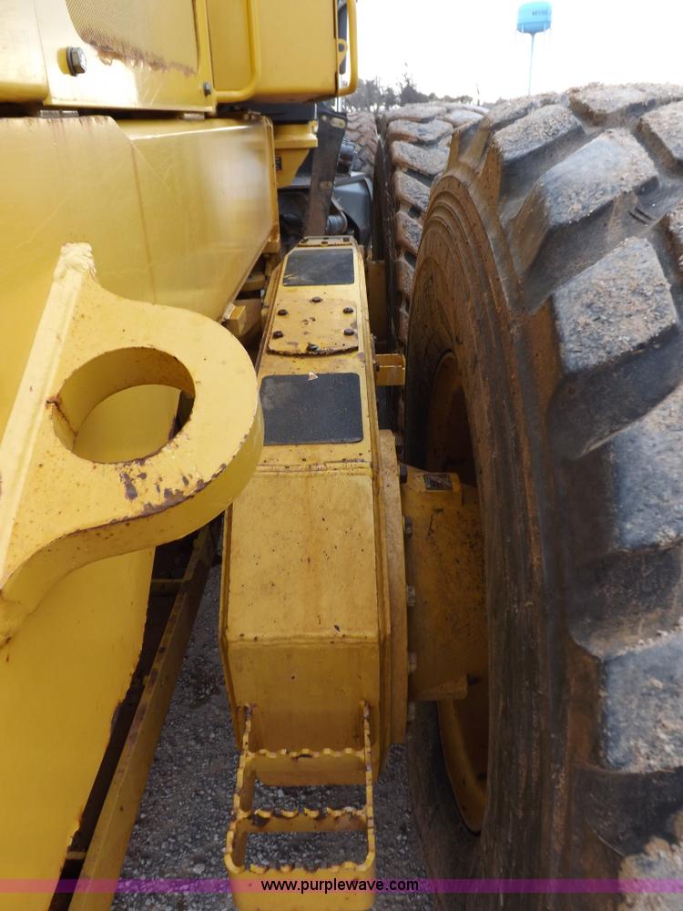 image for item K3115 2008 John Deere 772D articulated motor grader