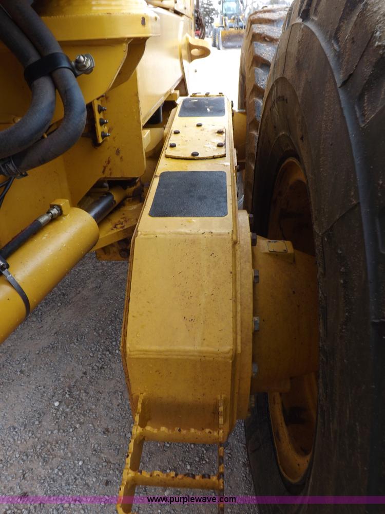 image for item K3115 2008 John Deere 772D articulated motor grader