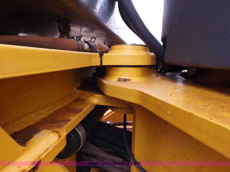 image for item K3115 2008 John Deere 772D articulated motor grader