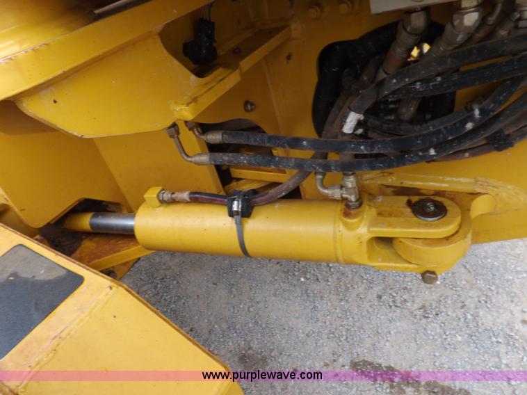 image for item K3115 2008 John Deere 772D articulated motor grader