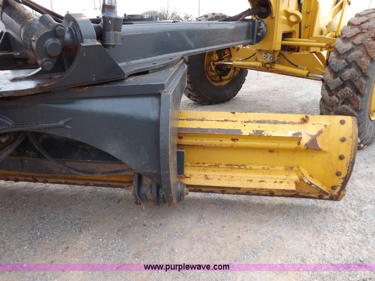 image for item K3115 2008 John Deere 772D articulated motor grader