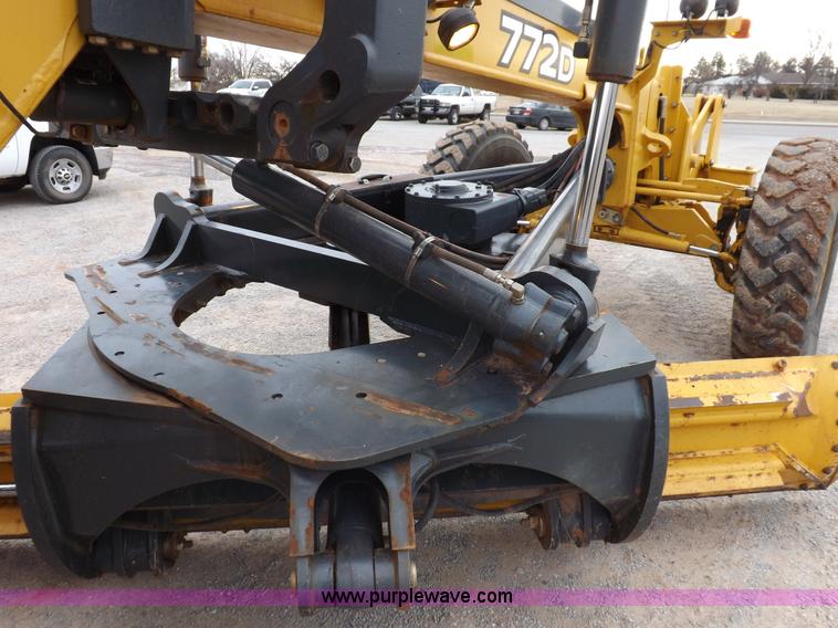 image for item K3115 2008 John Deere 772D articulated motor grader