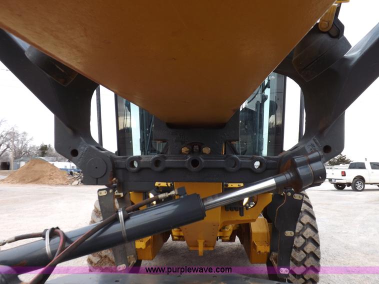 image for item K3115 2008 John Deere 772D articulated motor grader