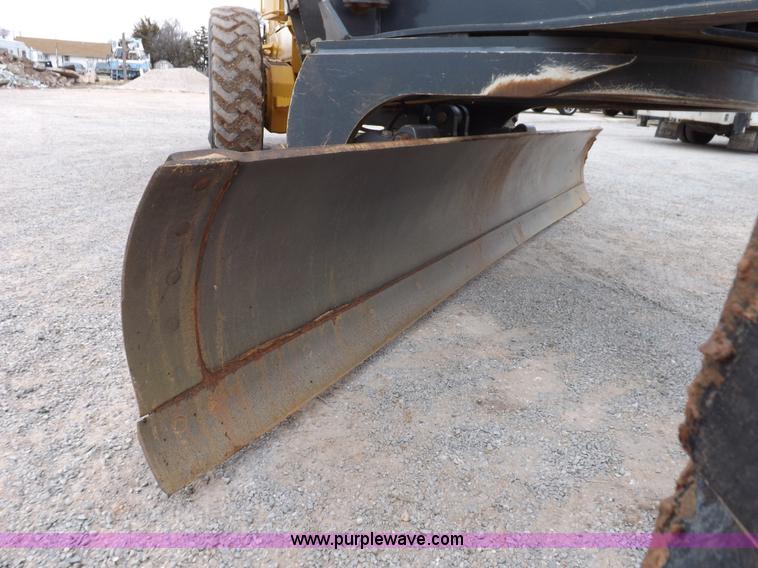 image for item K3115 2008 John Deere 772D articulated motor grader