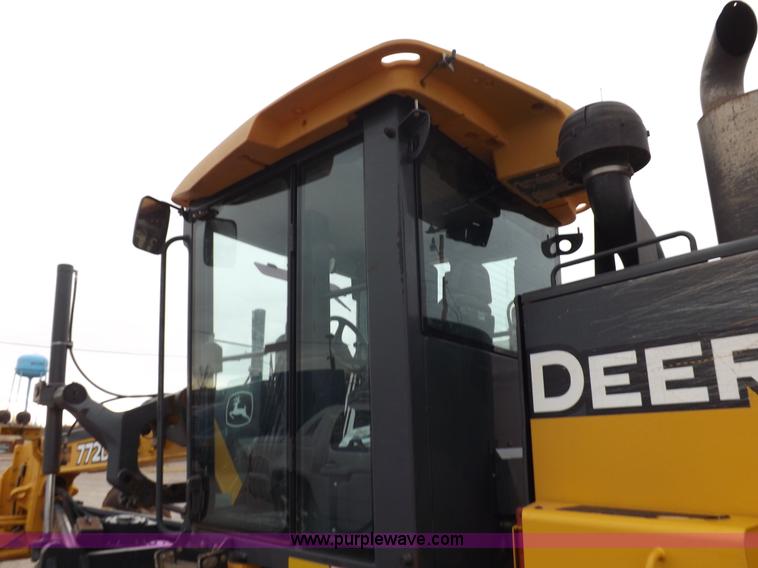 image for item K3115 2008 John Deere 772D articulated motor grader