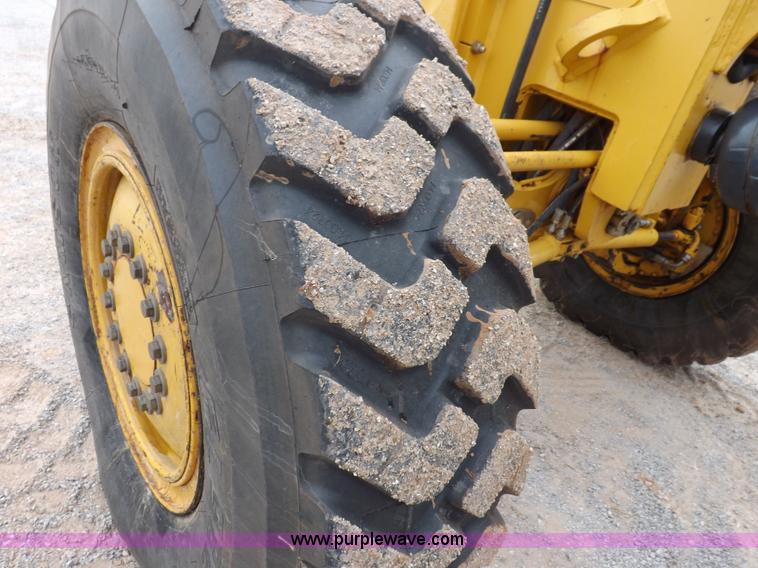 image for item K3115 2008 John Deere 772D articulated motor grader