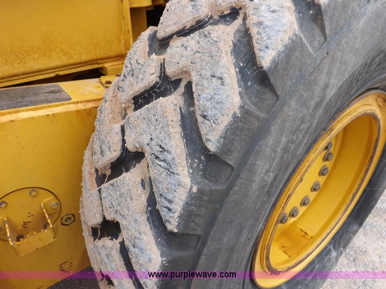 image for item K3115 2008 John Deere 772D articulated motor grader