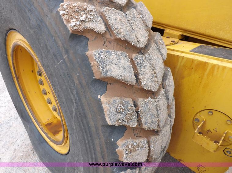 image for item K3115 2008 John Deere 772D articulated motor grader