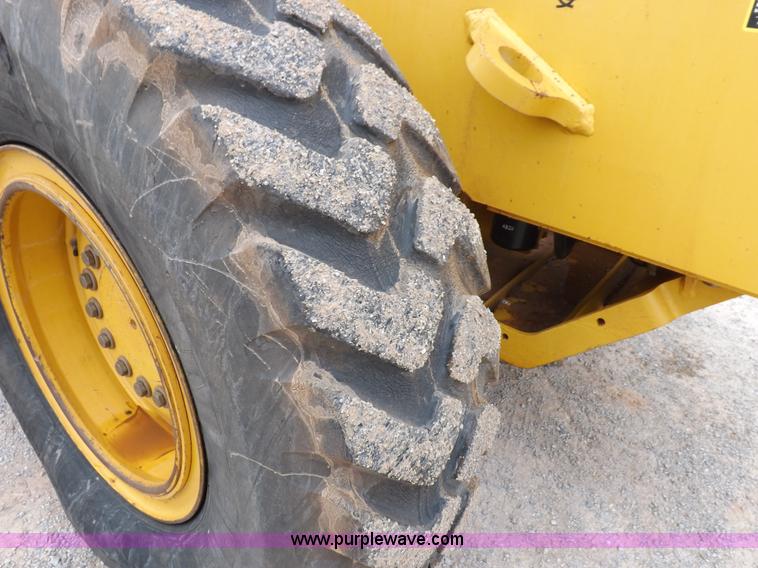 image for item K3115 2008 John Deere 772D articulated motor grader