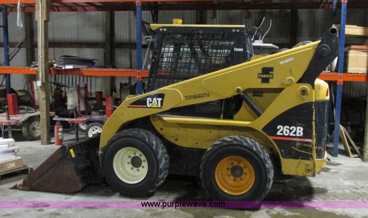 image for item Z9635 2004 Caterpillar 262B skid steer