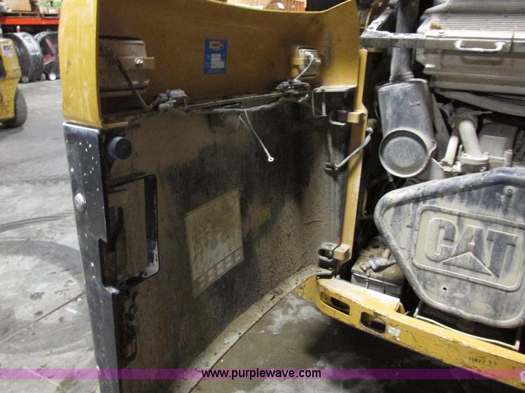image for item Z9635 2004 Caterpillar 262B skid steer