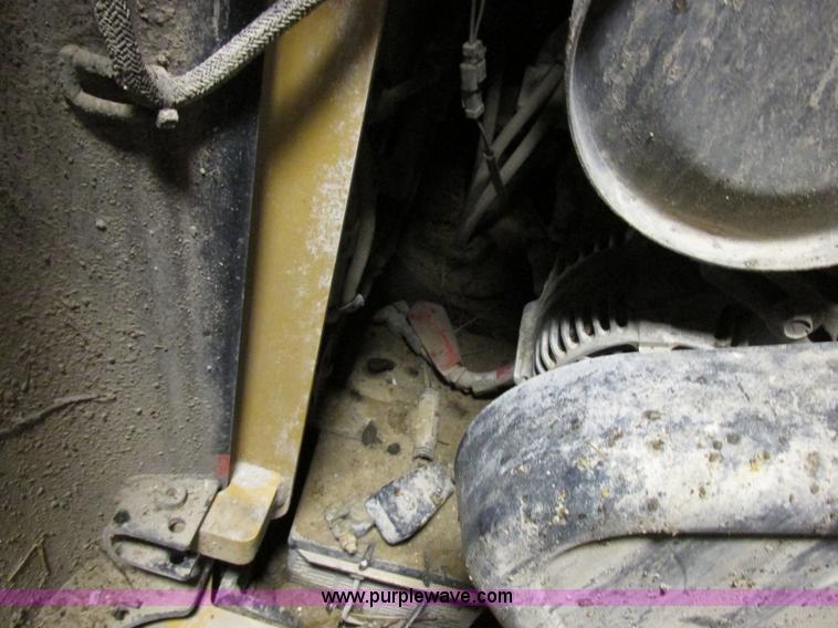 image for item Z9635 2004 Caterpillar 262B skid steer