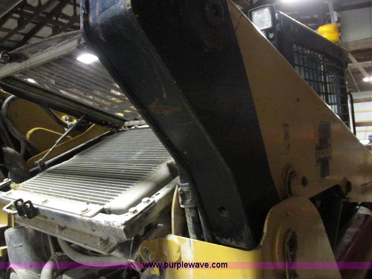 image for item Z9635 2004 Caterpillar 262B skid steer