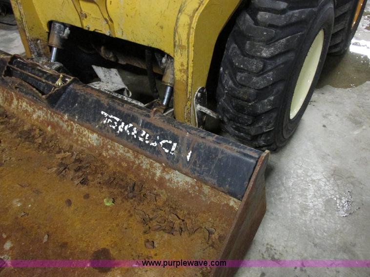 image for item Z9635 2004 Caterpillar 262B skid steer