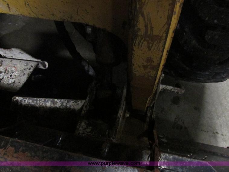 image for item Z9635 2004 Caterpillar 262B skid steer