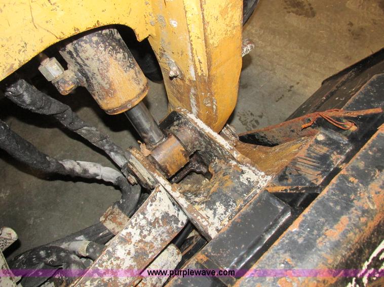 image for item Z9635 2004 Caterpillar 262B skid steer