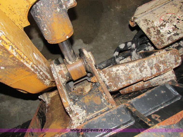 image for item Z9635 2004 Caterpillar 262B skid steer