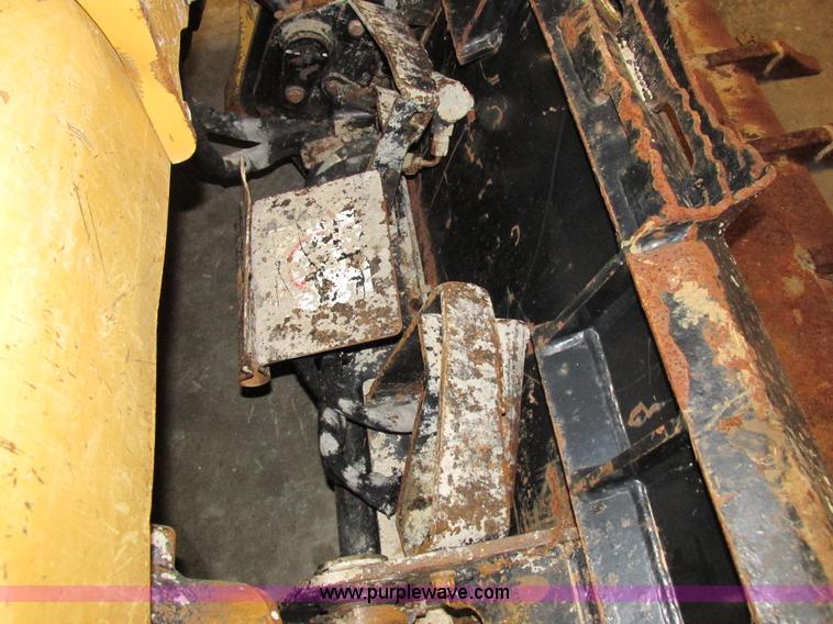 image for item Z9635 2004 Caterpillar 262B skid steer